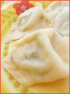 Tortelli-di-kamut-ai-piselli-in-salsa-al-vino-bianco-vegan